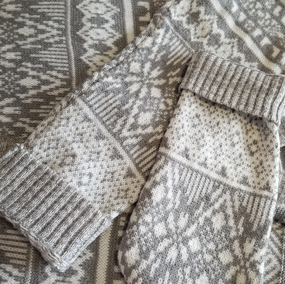 COZY Sweater - Picture 4 of 7